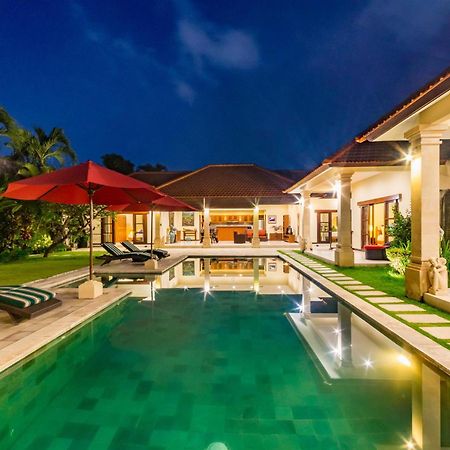 Villa Bugis Drupadi Seminyak Rum bild