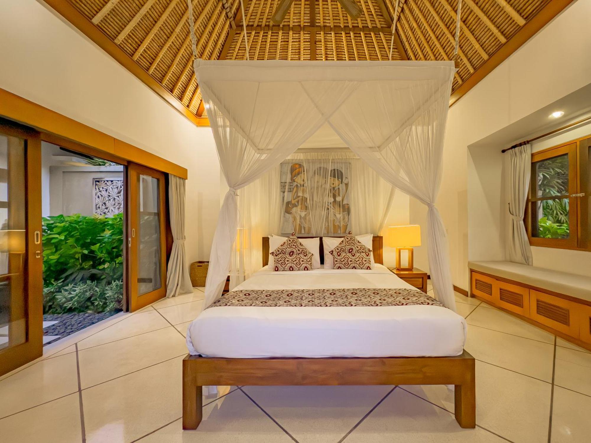 Villa Bugis Drupadi Seminyak Rum bild