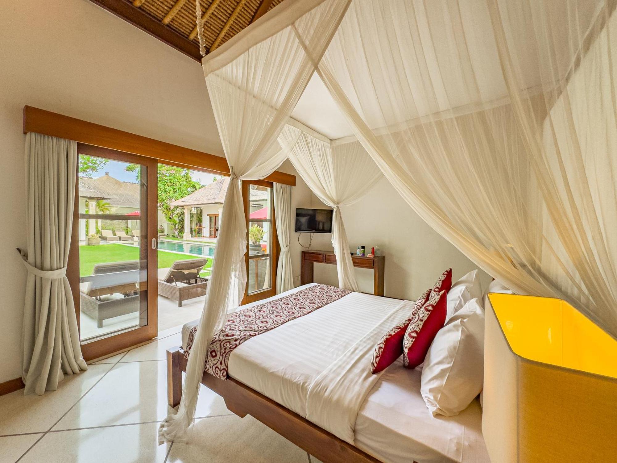 Villa Bugis Drupadi Seminyak Rum bild