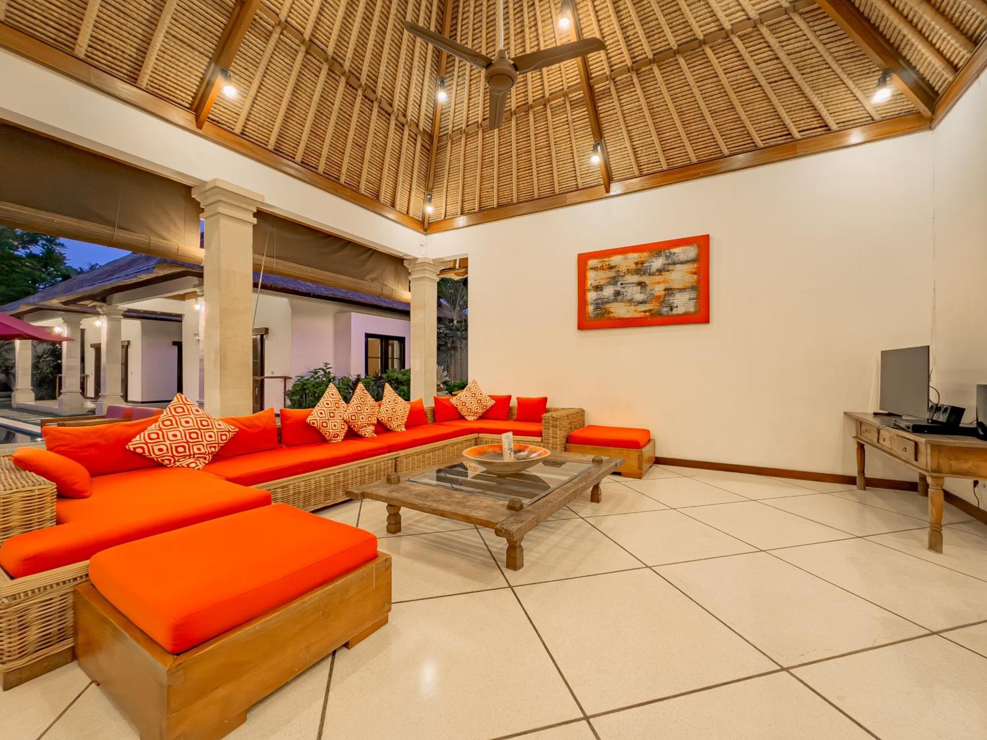 Villa Bugis Drupadi Seminyak Rum bild
