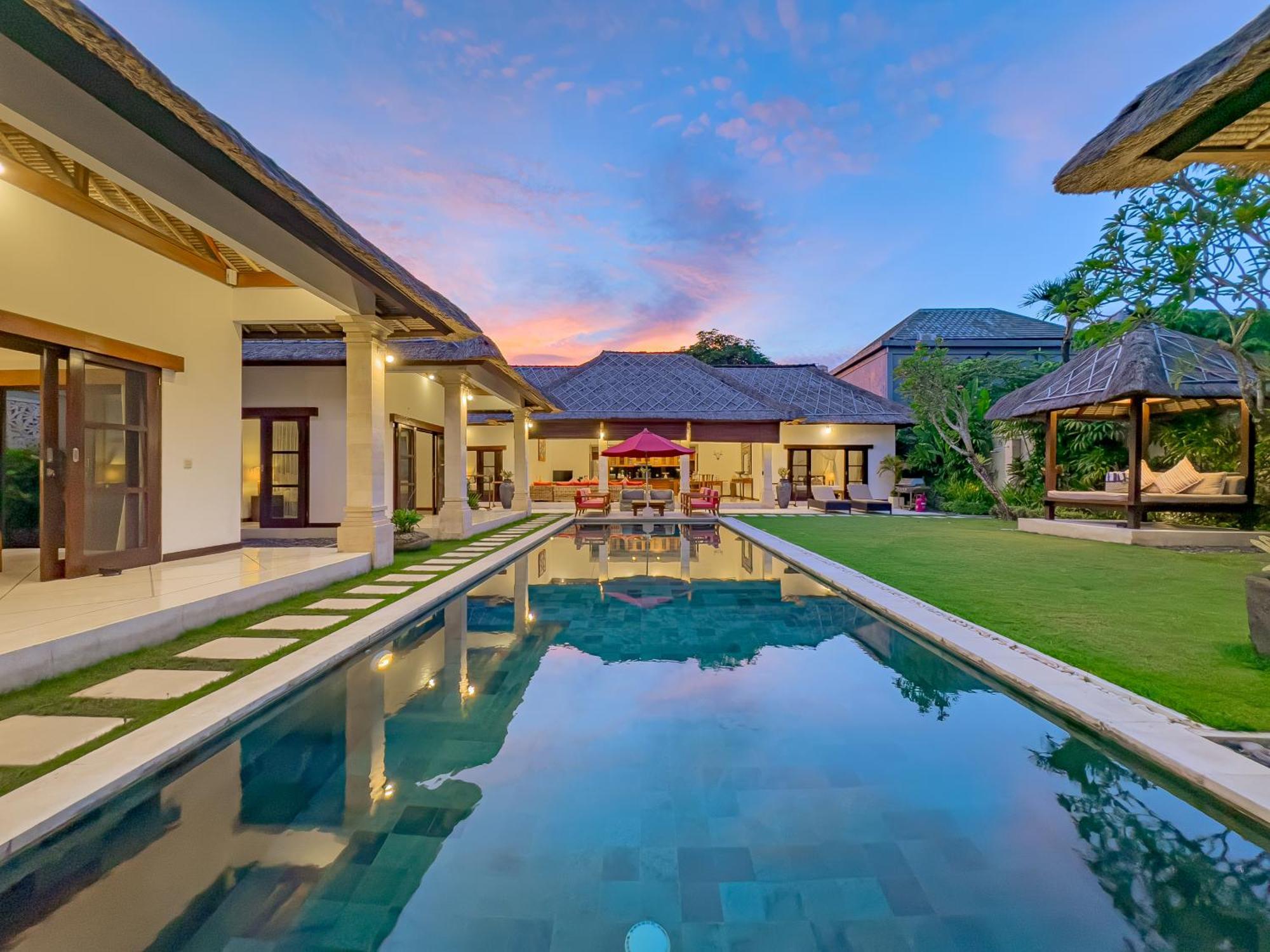 Villa Bugis Drupadi Seminyak Rum bild
