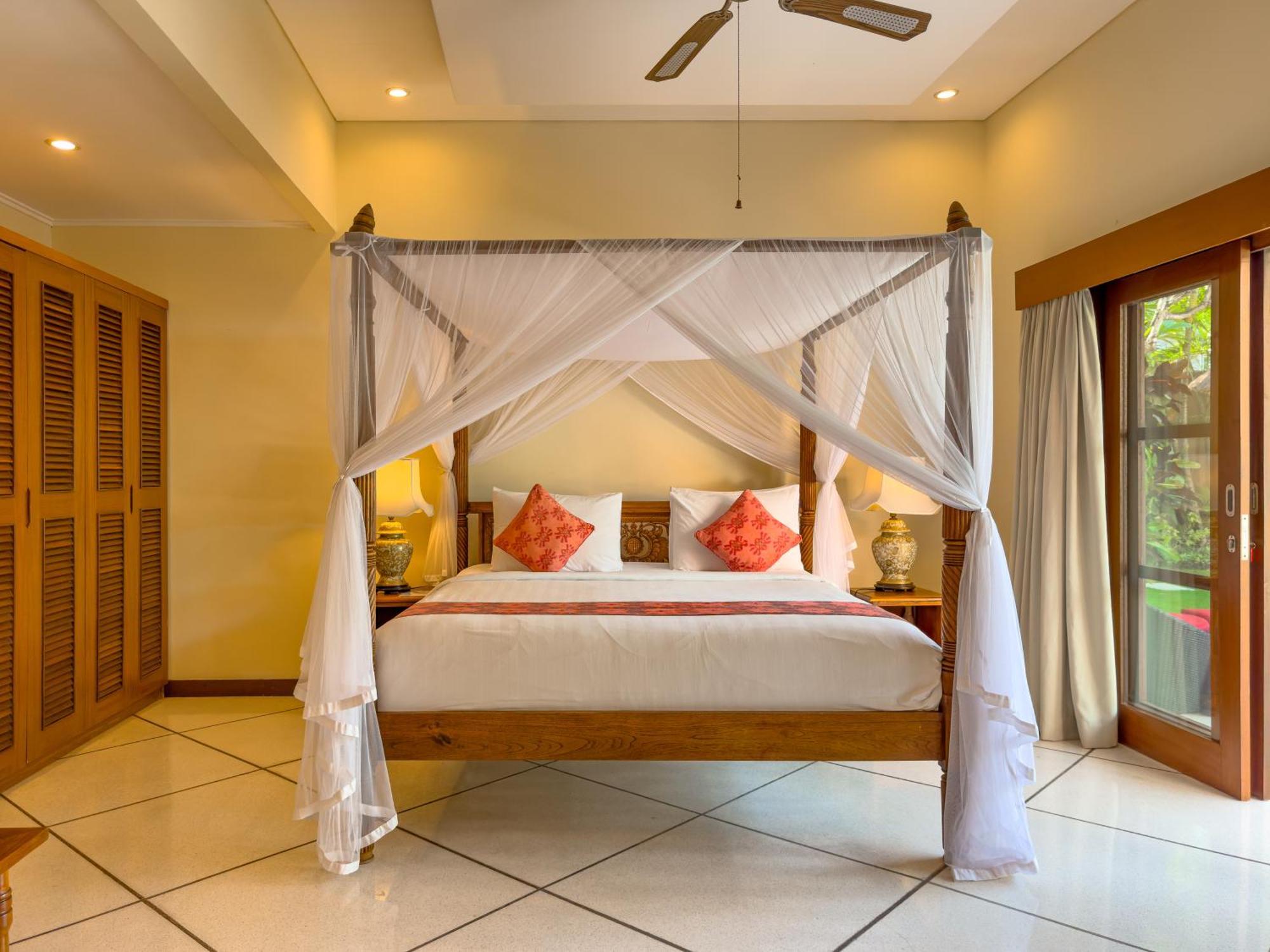Villa Bugis Drupadi Seminyak Rum bild