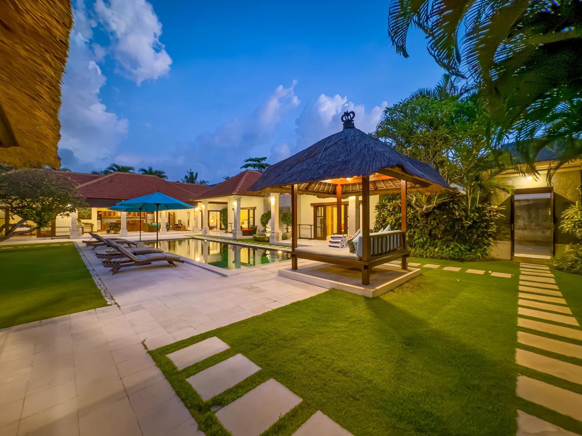Villa Bugis Drupadi Seminyak Rum bild