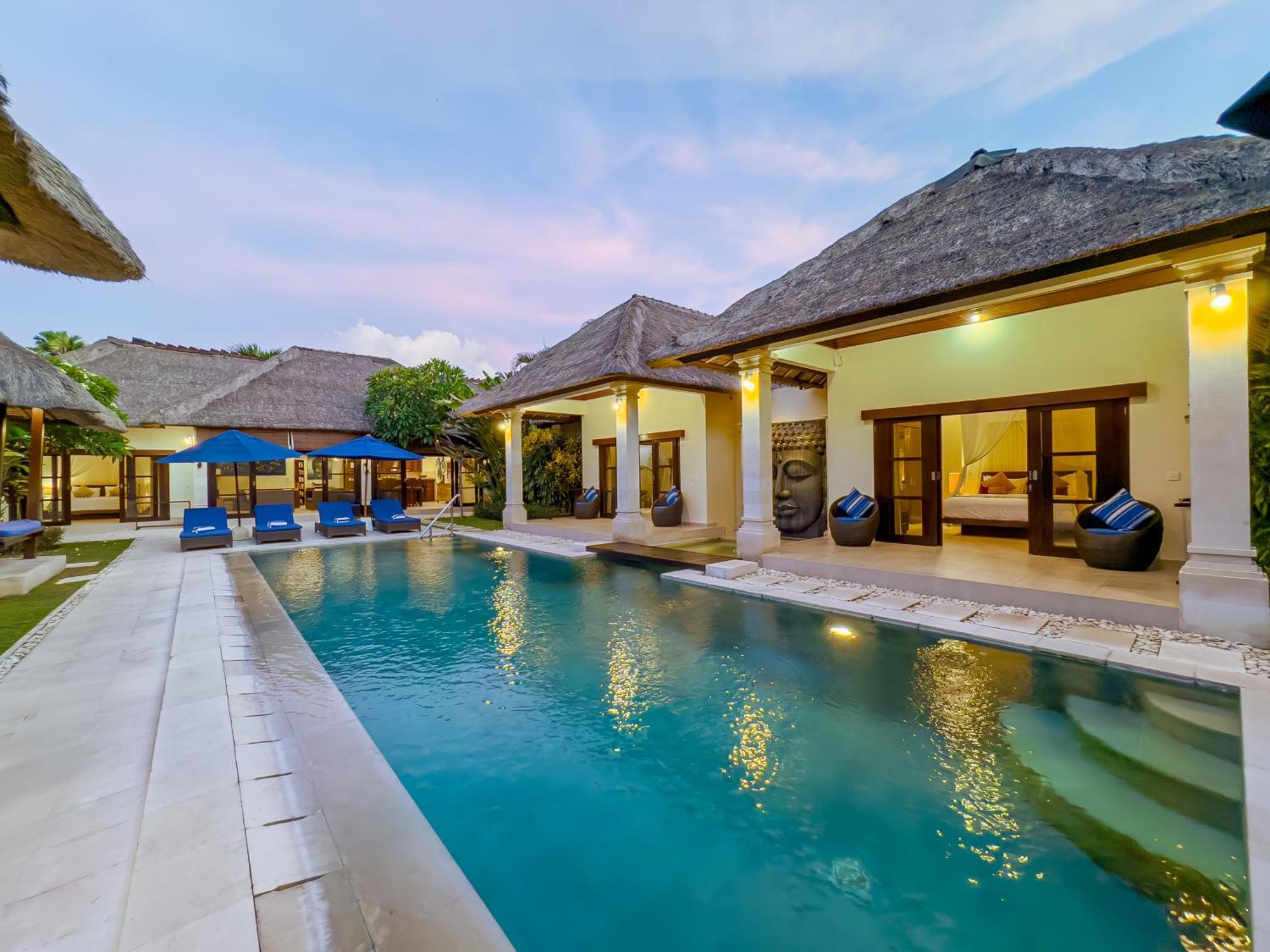 Villa Bugis Drupadi Seminyak Rum bild