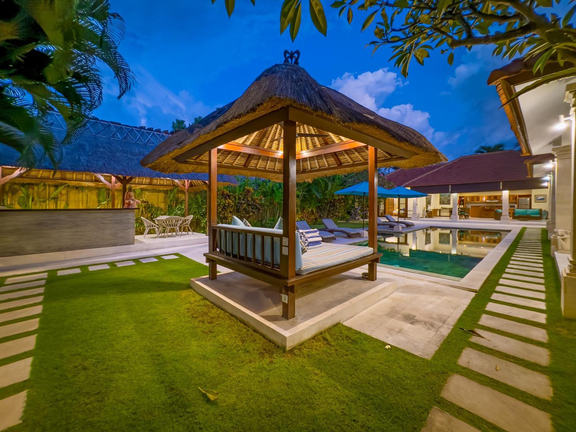 Villa Bugis Drupadi Seminyak Rum bild