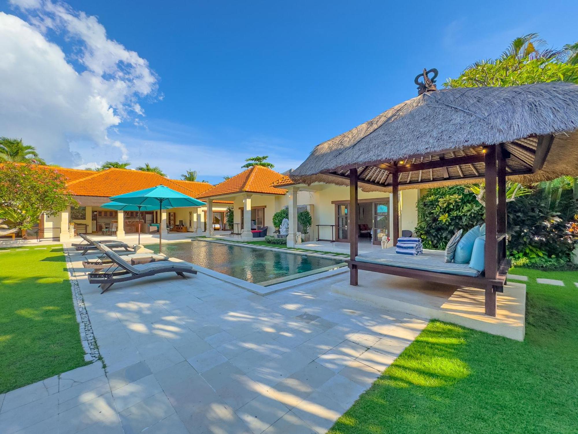 Villa Bugis Drupadi Seminyak Rum bild