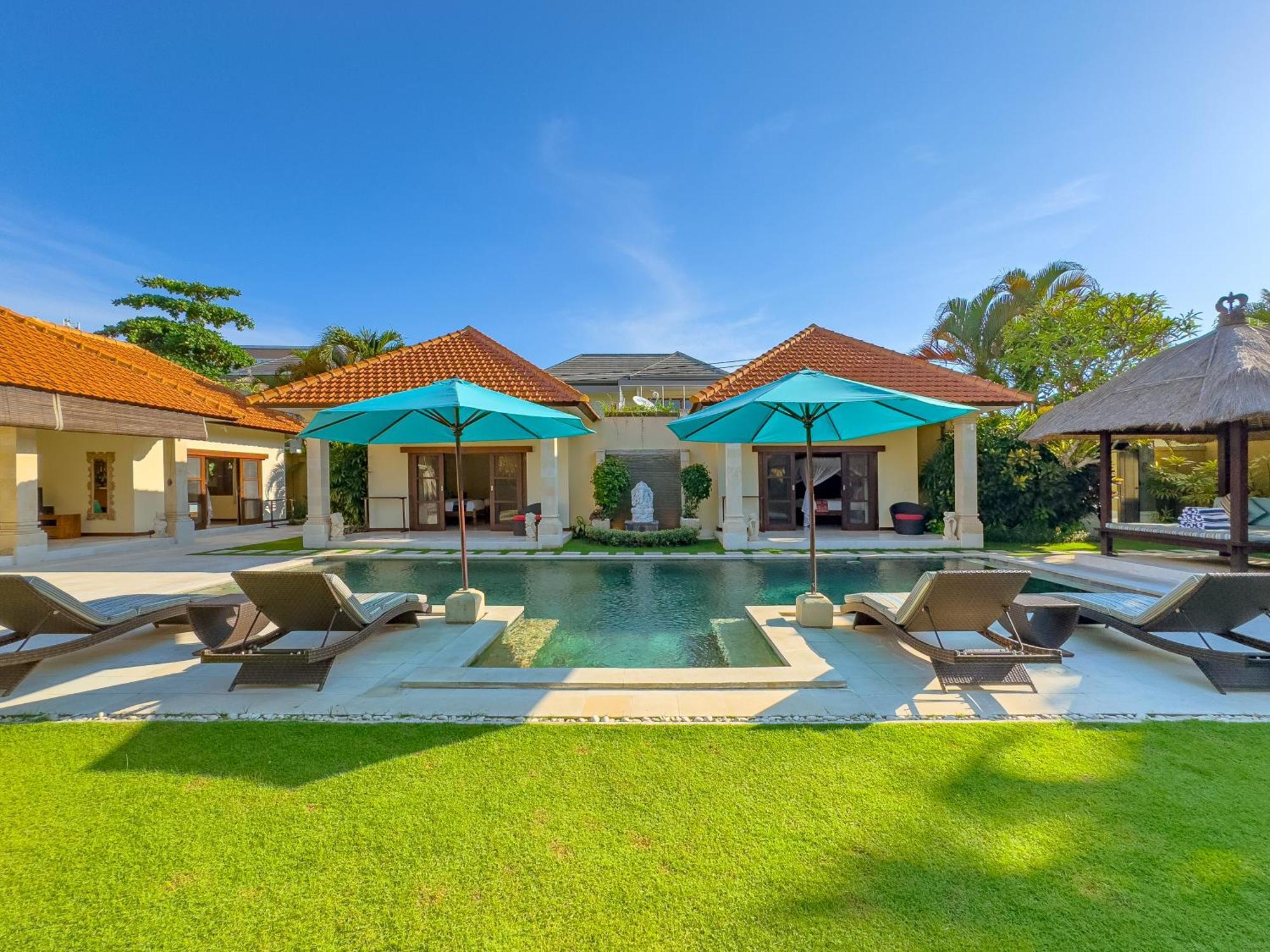 Villa Bugis Drupadi Seminyak Rum bild