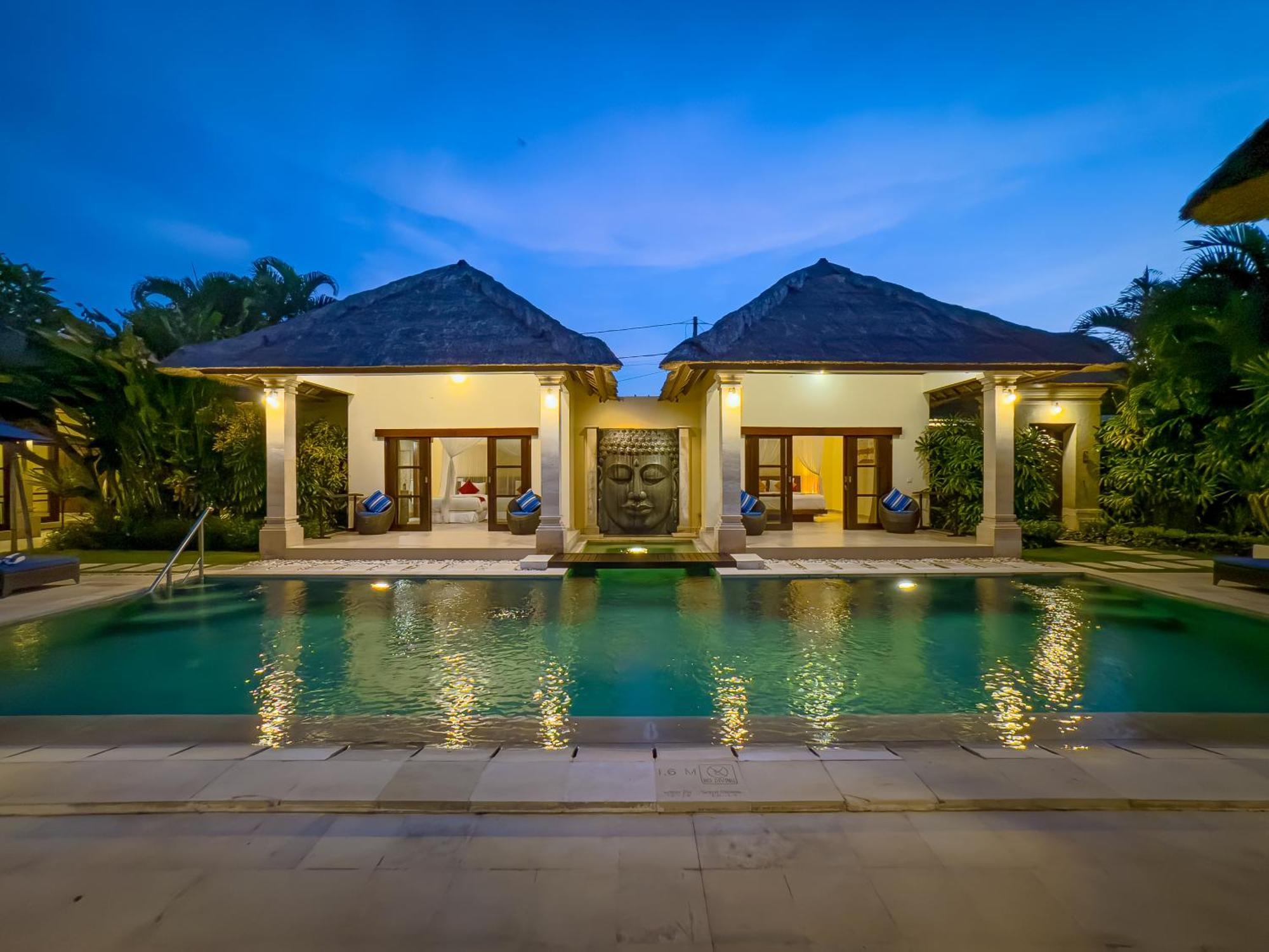 Villa Bugis Drupadi Seminyak Rum bild