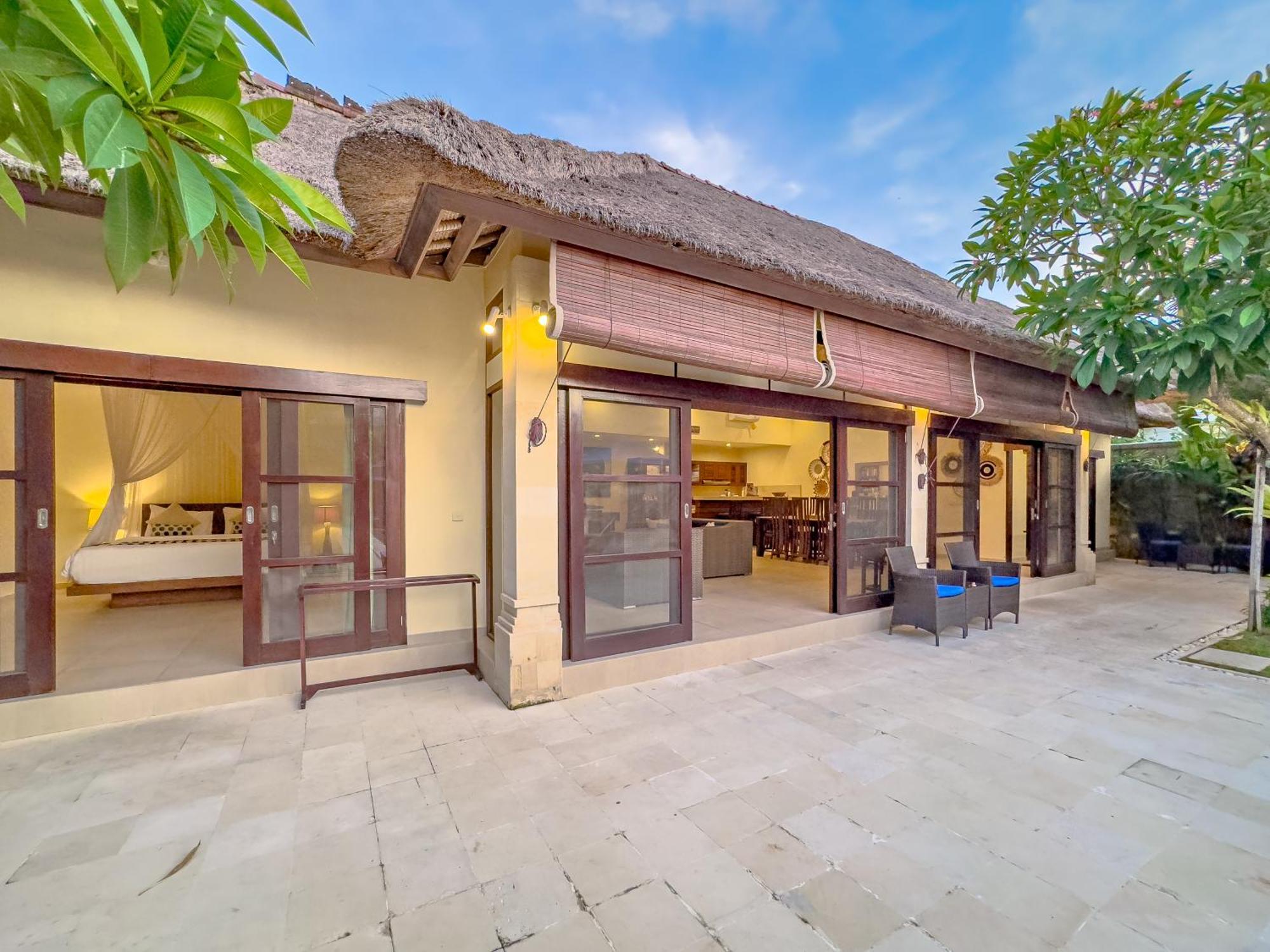 Villa Bugis Drupadi Seminyak Rum bild