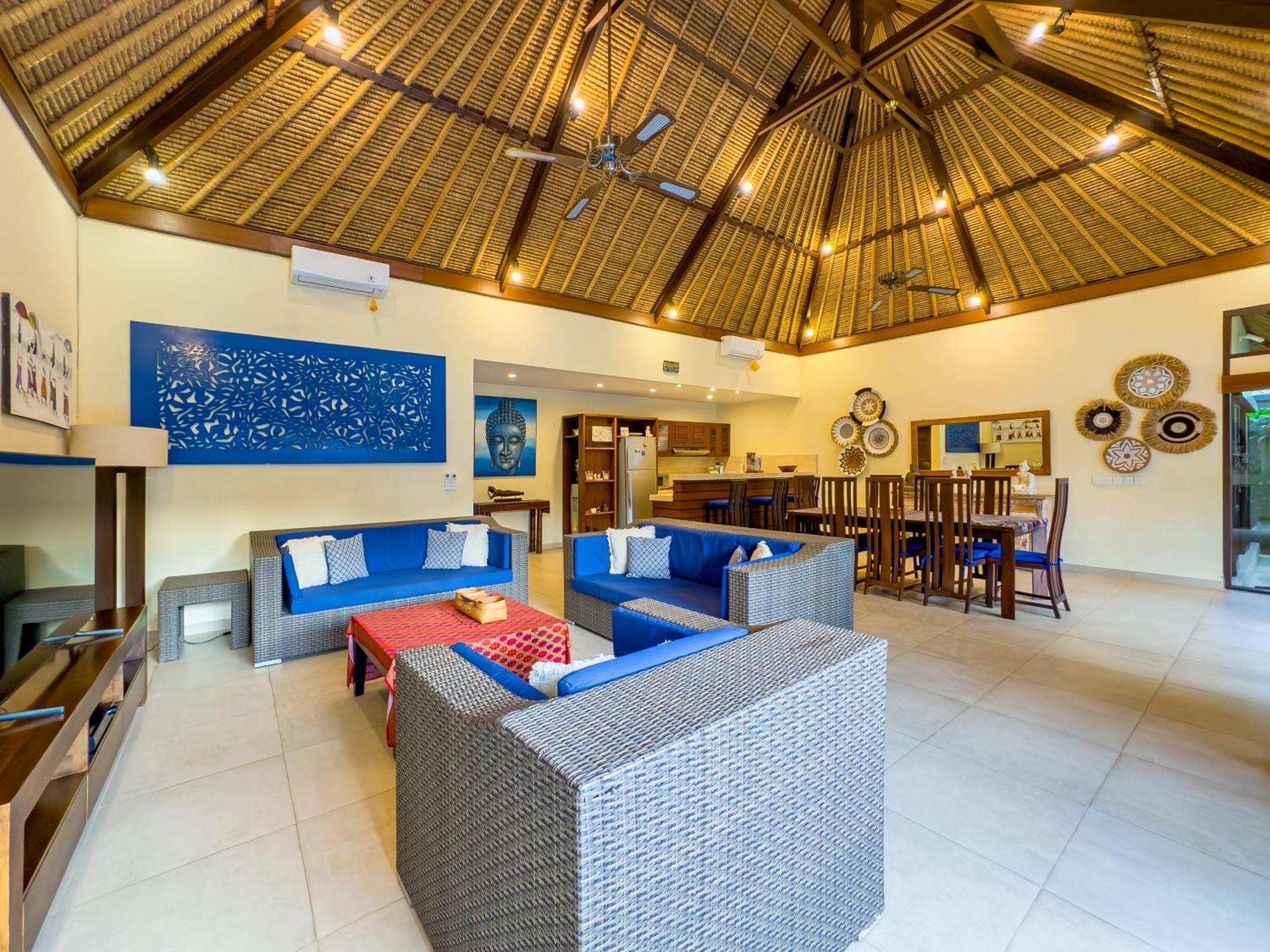 Villa Bugis Drupadi Seminyak Rum bild