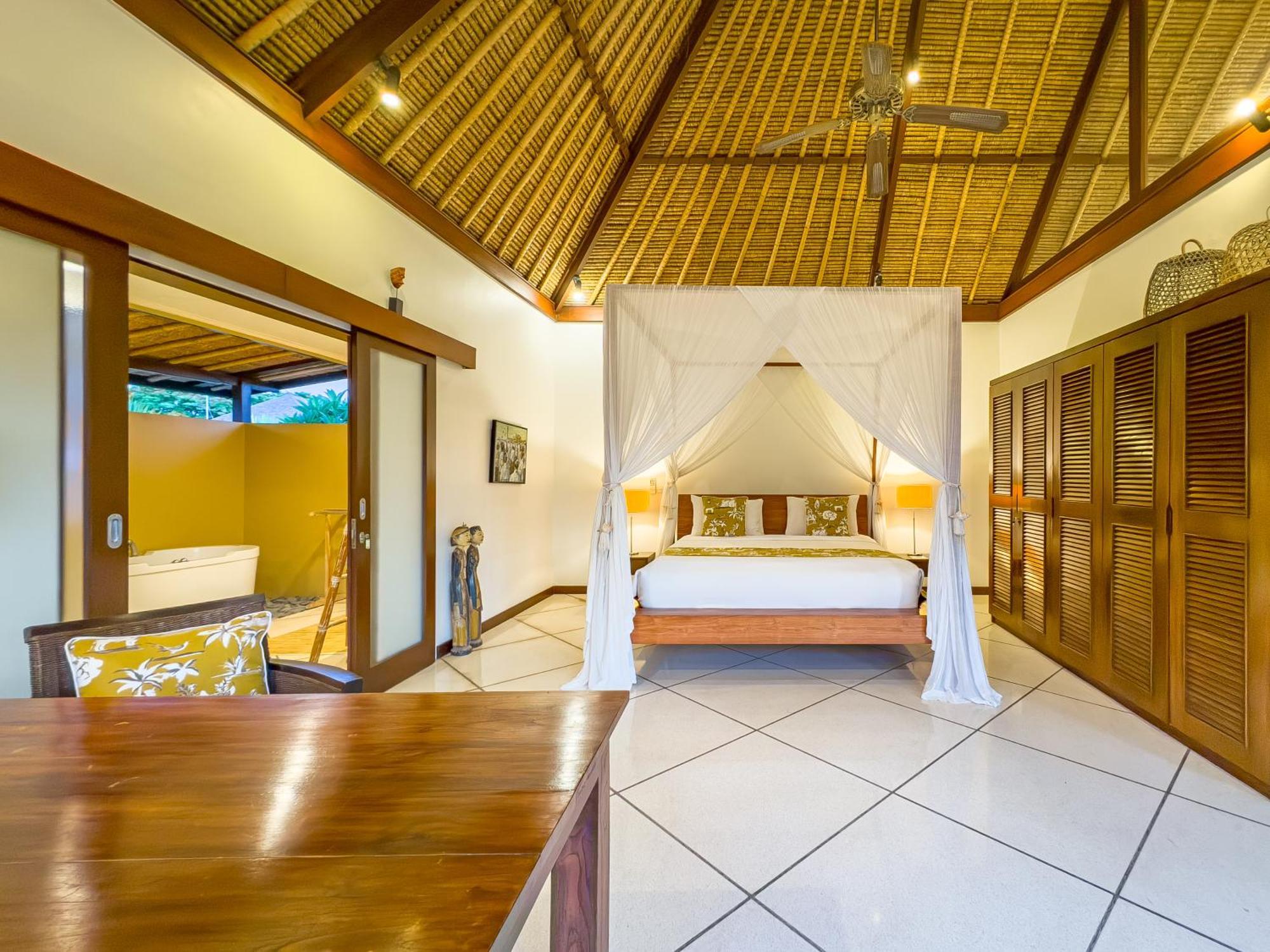 Villa Bugis Drupadi Seminyak Rum bild