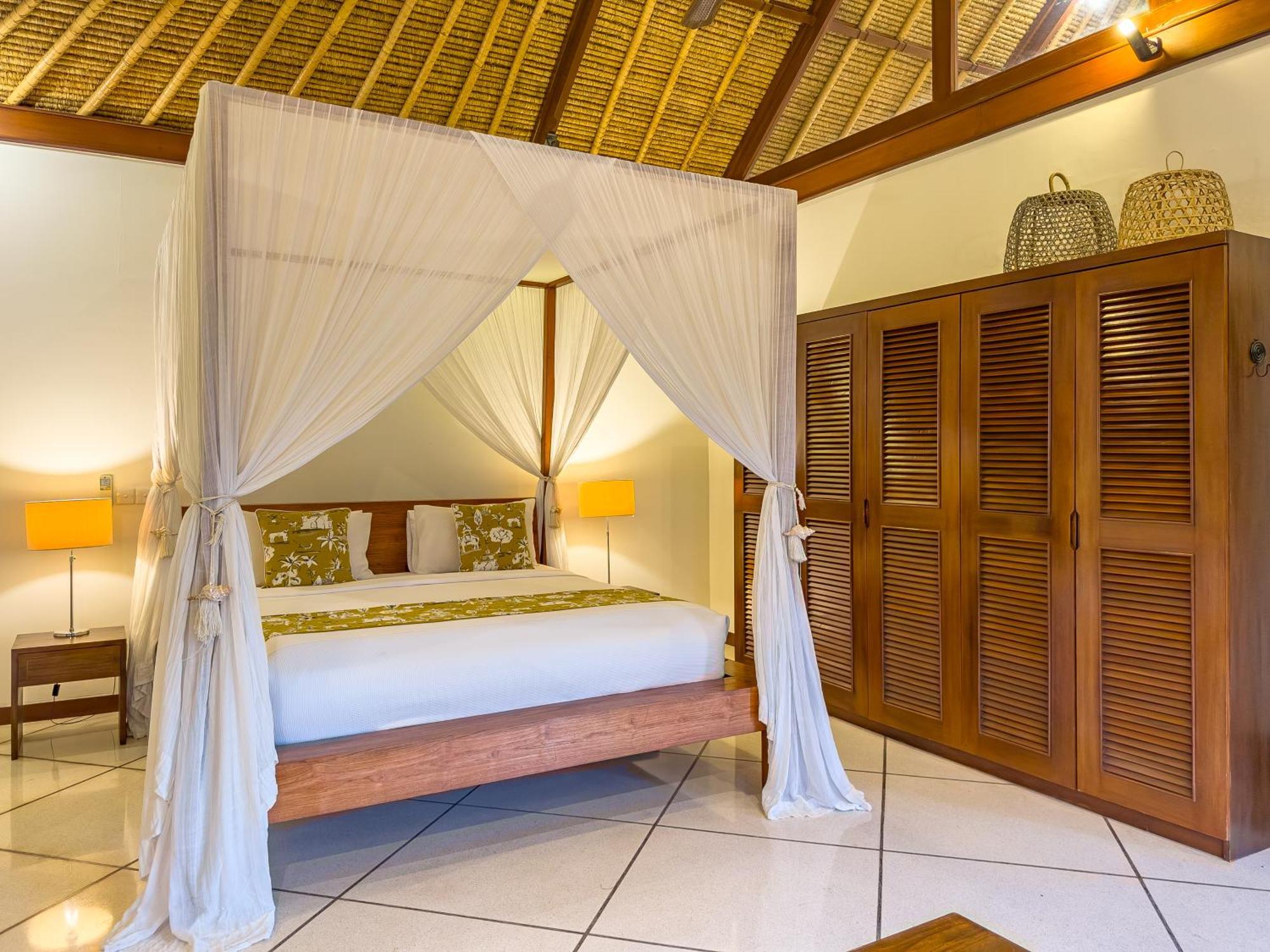 Villa Bugis Drupadi Seminyak Rum bild