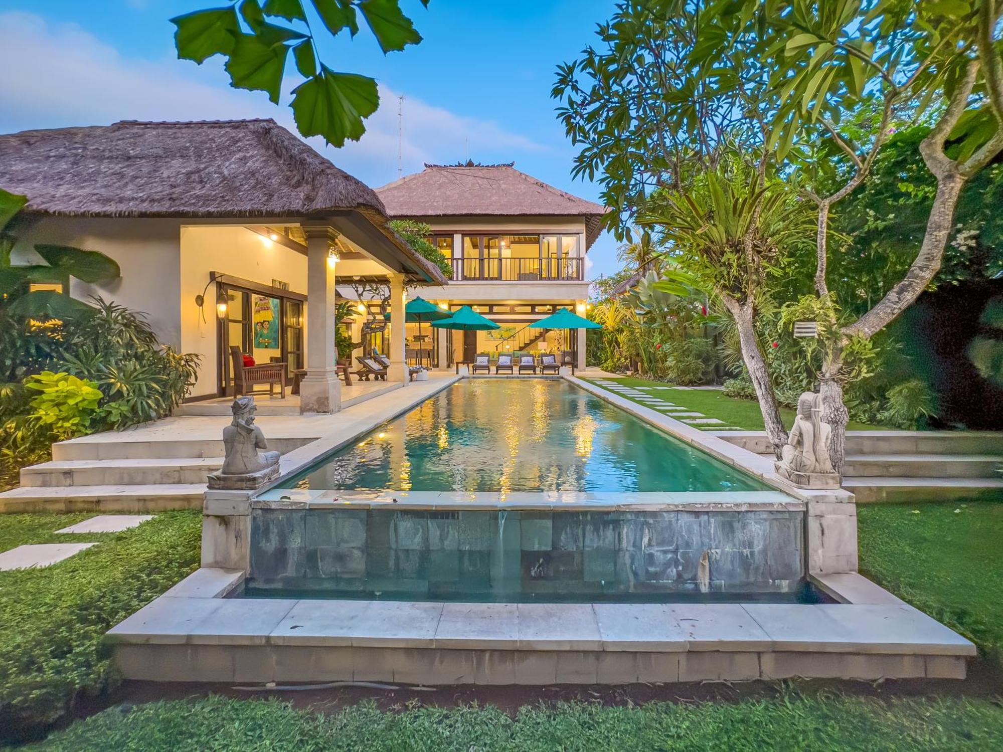 Villa Bugis Drupadi Seminyak Rum bild