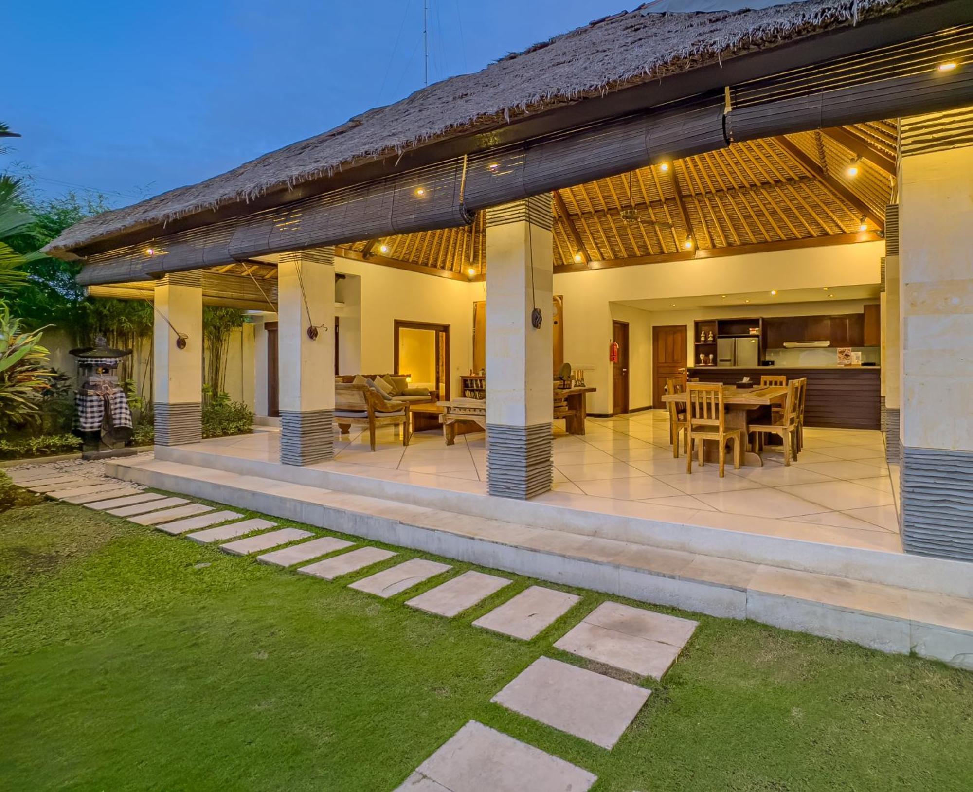 Villa Bugis Drupadi Seminyak Rum bild